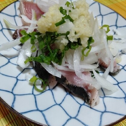 簡単で美味しいカツオのたたきを夕食に作りました〜(^o^)
生姜が合いますね！